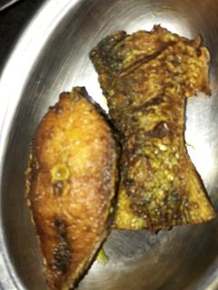 ইলিশ মাছ ভাজা (ilish mach bhaaja recipe in Bengali) রেসিপির প্রধান ছবি