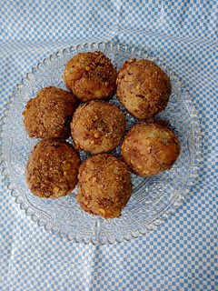 क्रिस्पी आलू पेटीस (Crispy Aloo Patties recipe in Hindi) रेसिपी मुख्य फोटो