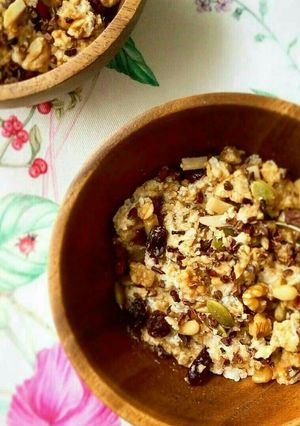 A picture of Overnight Oats with Tofu and Black Sugar Syrup.
