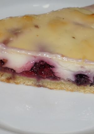 A picture of Fruit kuchen.