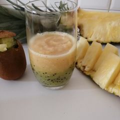 A picture of Kiwi pineapple Smoothie.