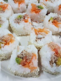 Una foto de Sushi trucho, o TRUCHI