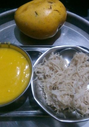 आंब्याचा रस आणि शेवया (ambyacha ras ani sheviya recipe in marathi) रेसिपी चे मुख्य फोटो 