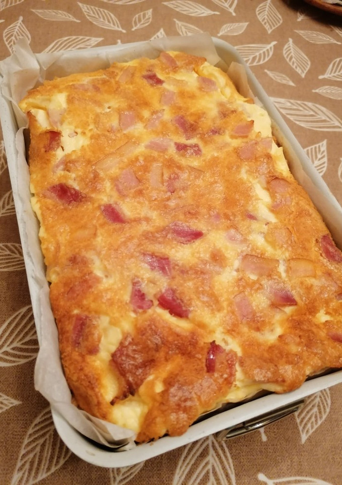 Una foto de 105. Tarta soufflé de bacon y mozzarella