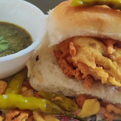 Mumbai style vadapav A picture of Mumbai style vadapav.