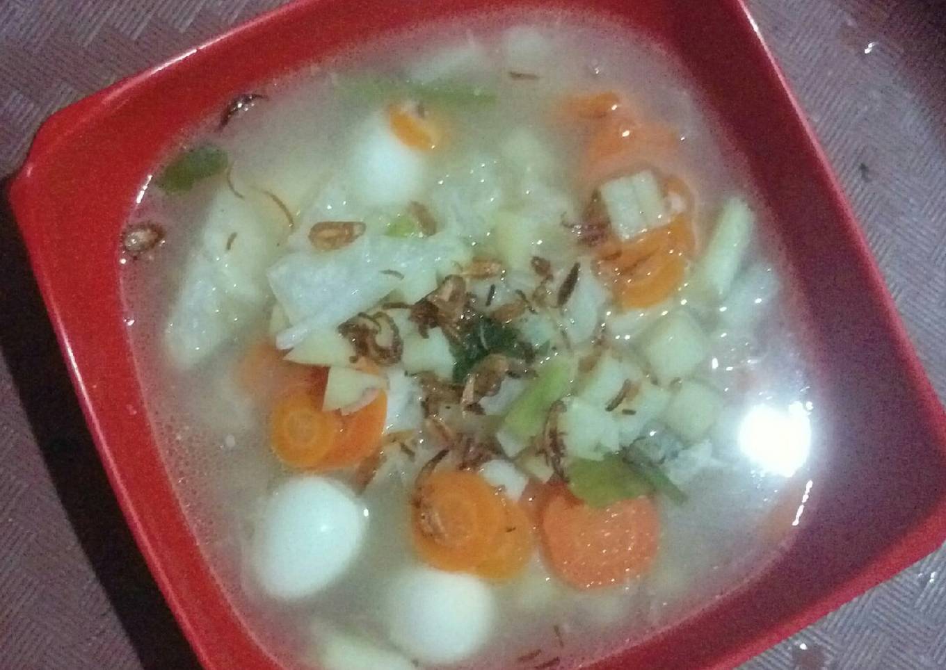 Sup telur puyuh dengan sayuran