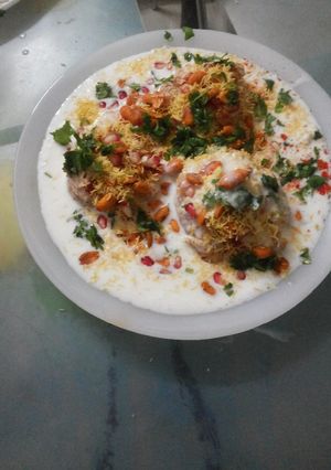 દહીં વડા (Dahi Vada Recipe In Gujarati) રેસીપી મુખ્ય ફોટો