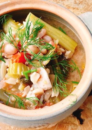 Hình của món Canh dưa cải chua nấu đậu phộng rau thì là.