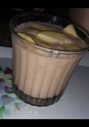 A picture of Apple/Banana🍎🍌 smoothie.