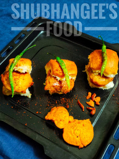 वडापाव (vada pav recipe in marathi) रेसिपी चे मुख्य फोटो