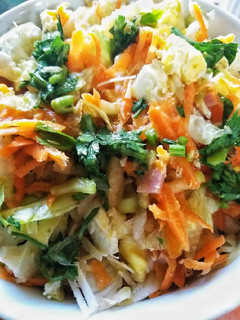 Una foto de Ensalada de lechuga y zanahoria
