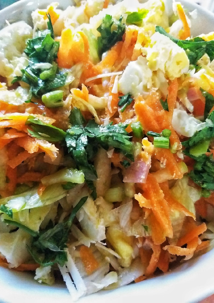 Una foto de Ensalada de lechuga y zanahoria