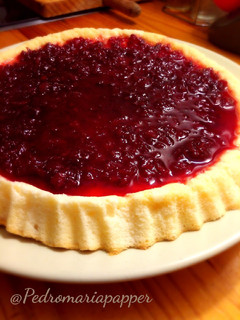 Una foto de Tarta de queso japonesa con mermelada de cerezas. (Thermomix)