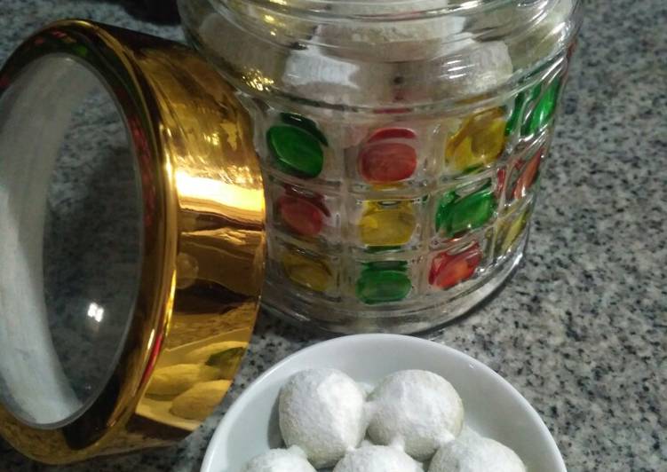 Bola Putsal (putri salju)ππββ