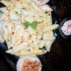 A picture of Creamy pasta.