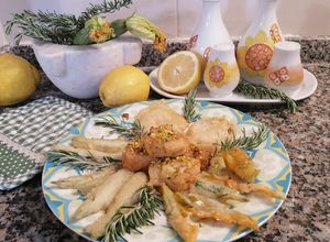 Foto di Bocconcini di pollo  fritti in pastella alla birra,  panati con granella di pistacchio