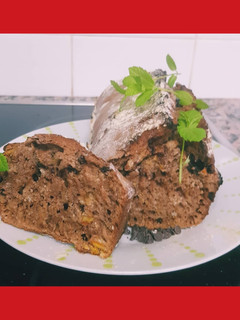 Una foto de Pan dulce con chocolate y naranja