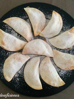 Una foto de Empanadillas de membrillo casero y mozzarella