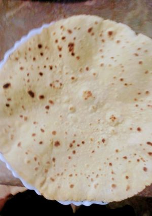 A picture of Baisen aur atay ki roti.