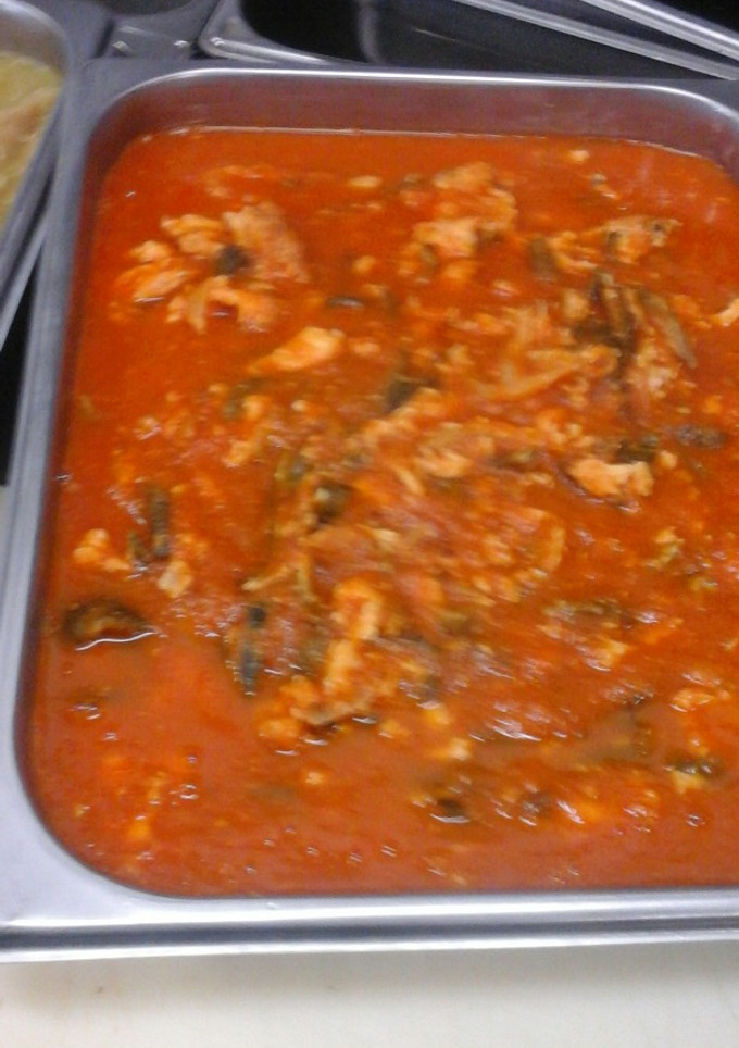 Una foto de Huevo en salsa roja con poblano