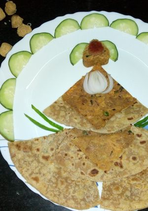 A picture of Soya chunks masala paratha.