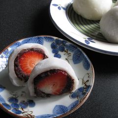A picture of Strawberry Daifuku Mochi.
