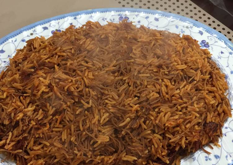 طريقة عمل الرز الاحمر بالشعرية