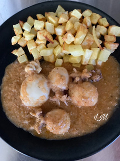 Una foto de Choquitos o chipirones en salsa