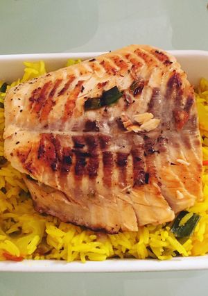 صورة لوصفة طريقة عمل رز بالخضار مع سمك السلمون