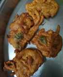 Hot and spicy Kanda bhajiya