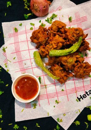કાંદા ભજીયા (Kanda Bhajiya Recipe In Gujarati) રેસીપી મુખ્ય ફોટો