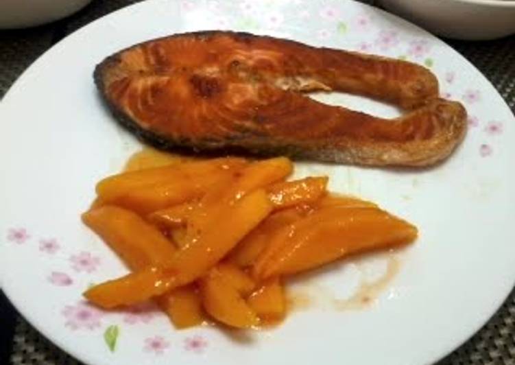 Recipe of Super Quick Homemade Salmon With Spicy Mango Salsa