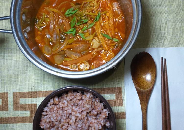 Kimchi Jjiggae 김치찌개 / Sup Kimchi