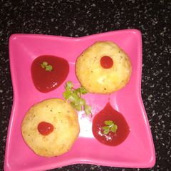 A picture of Suji ki kachori.