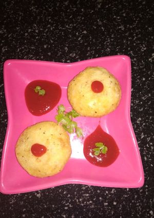 A picture of Suji ki kachori.