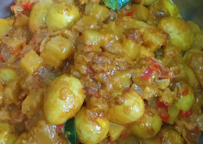 Bagaimana cara memasak Sambal Goreng Telur Puyuh Kentang Udang hidangan Lebaran yang enak