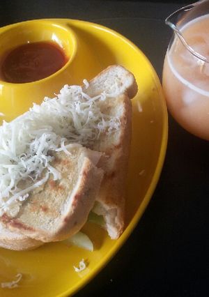 A picture of Grilled sandwich.