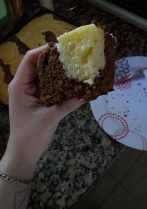 Una foto de Torta marmolada esponjosa