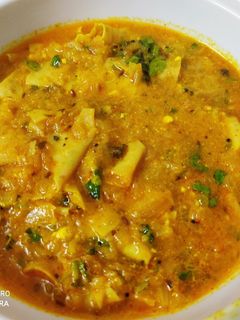 પાપડ - ડુંગળી ની સબ્જી (Papad Dungli Sabji Recipe In Gujarati) રેસીપી મુખ્ય ફોટો