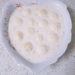 A picture of Rasmalai.