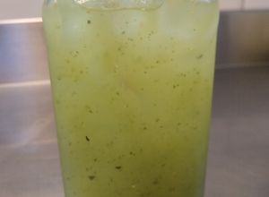 Una foto de Limonada de menta y jengibre