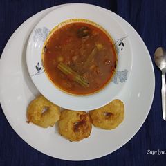 A picture of Medu vada sambar.