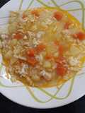 Canja de arroz, frango e legumes