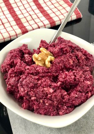Une photo de Pesto de betterave rouge