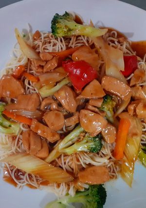 Una foto de Fideos chinos salteados