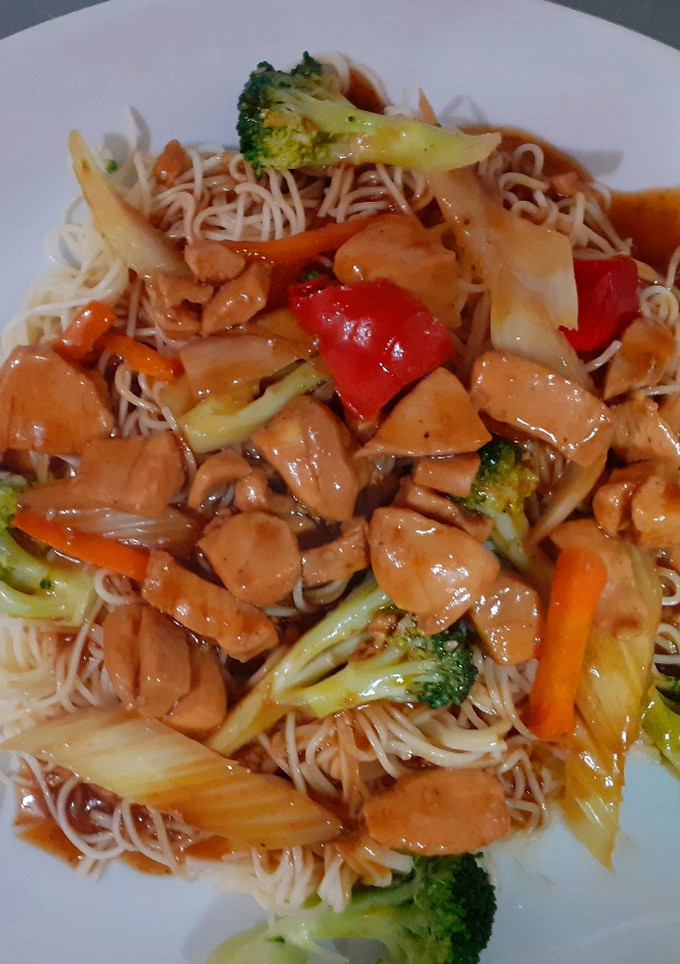 Una foto de Fideos chinos salteados