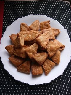 कुरकुरी परतदार नमकीन(kurkuri paratdar namkeen recipe in hindi) रेसिपी मुख्य फोटो