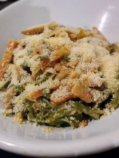 Una foto de Fideos salteados con vegetales🍝