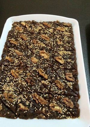 صورة لوصفة طريقة عمل حلوى التمر بالجوز والسمسم