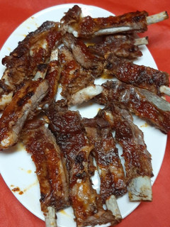 Una foto de Costillas adobadas a mi manera
